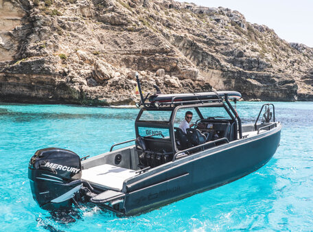 Rent 3D Tender X0-DFNDR Defender in Ibiza